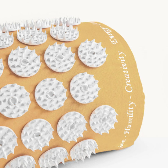 Shakti Spijkermat Kussen Light – Geel Shakti Spijkermat Kussen Light – Geel