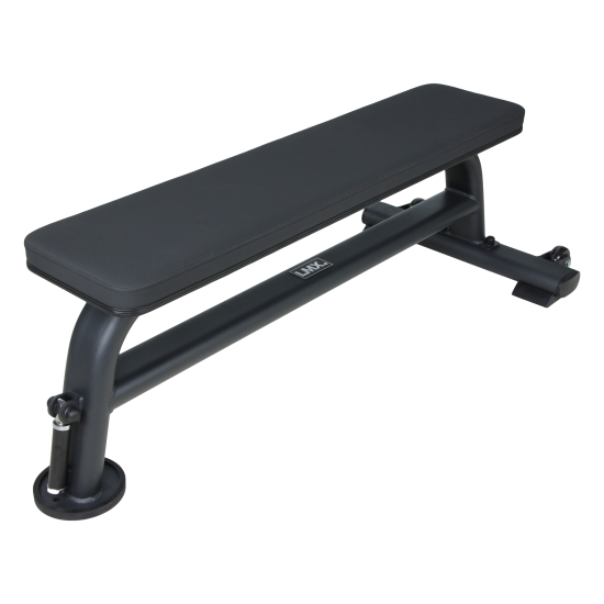 LMX.® Flat bench, ontworpen voor duurzaamheid en veelzijdigheid, perfect voor elke gym met een zwart gepoedercoat frame en hoogwaardig schuimkussen.